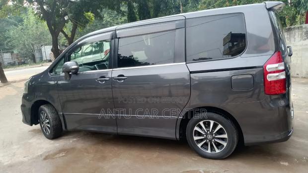 Toyota Noah 2011 Black