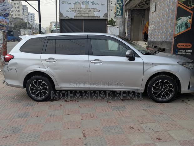 Toyota Corolla Fielder 1.5 Hybrid FWD 2019 Silver