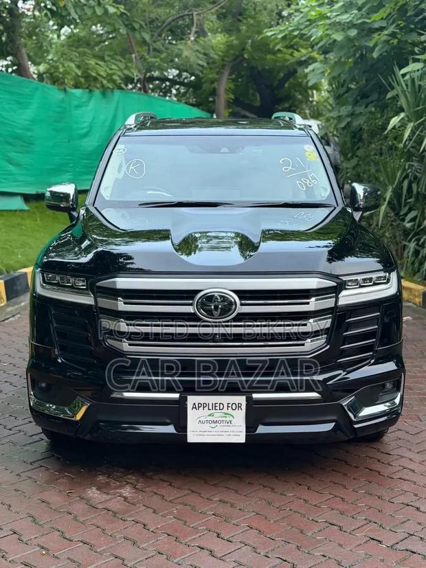 Toyota Land Cruiser LC300 2022 Black