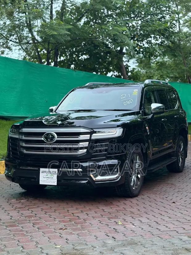 Toyota Land Cruiser LC300 2022 Black