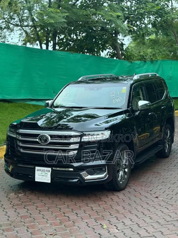 Toyota Land Cruiser LC300 2022 Black