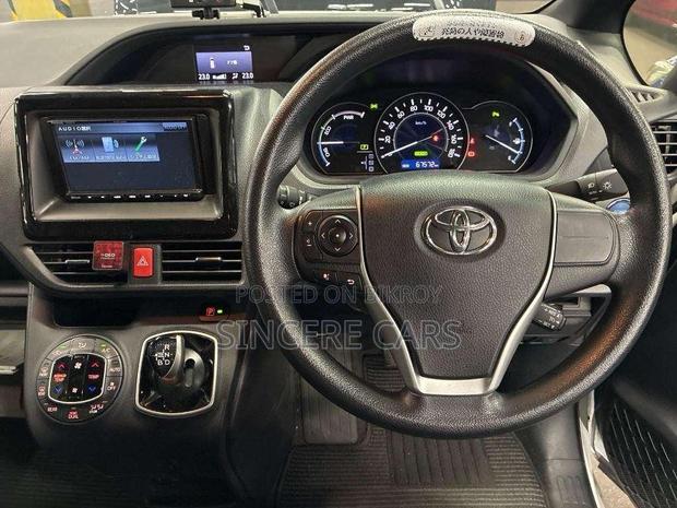 Toyota Noah 2021 Pearl
