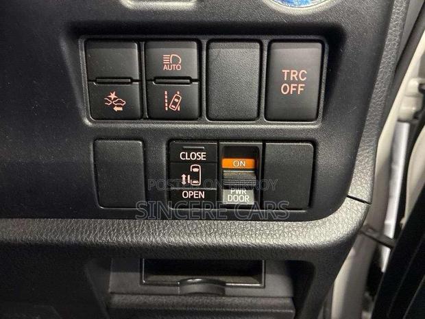 Toyota Noah 2021 Pearl