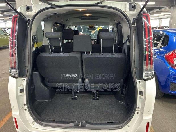 Toyota Noah 2021 Pearl