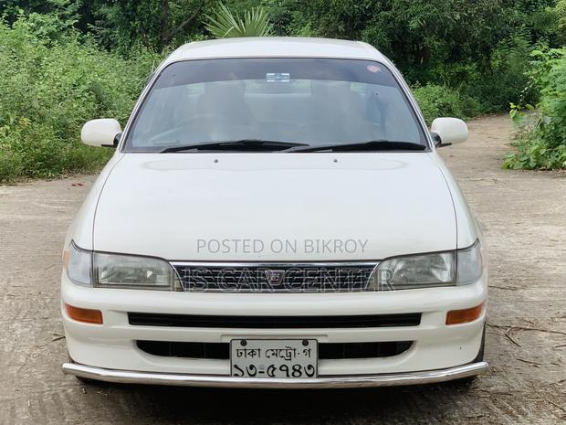 Toyota Corolla Sedan 1995 White