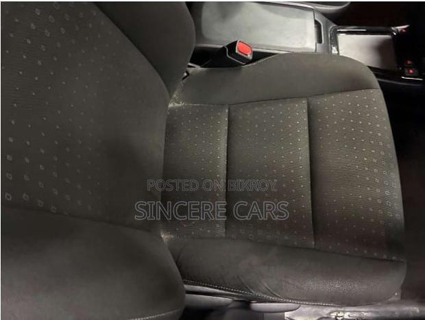 Toyota Noah 2021 Silver