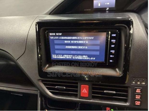 Toyota Noah 2021 Silver