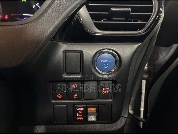 Toyota Noah 2021 Silver