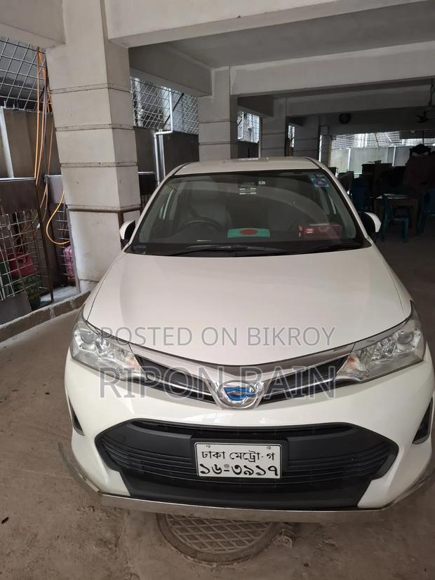 Toyota Corolla Fielder 1.5 Hybrid FWD 2018 White