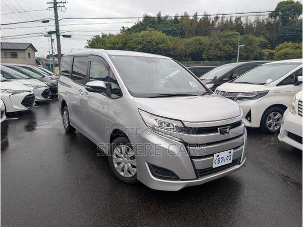 Toyota Noah 2021 Silver
