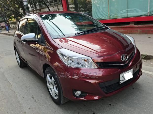 Toyota Vitz 1.3 FWD 5dr 2012 Maroon