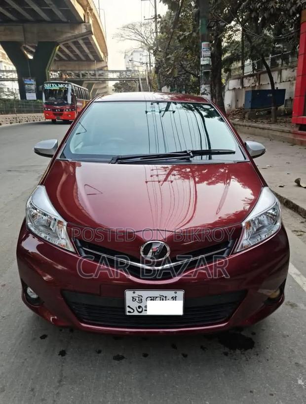 Toyota Vitz 1.3 FWD 5dr 2012 Maroon