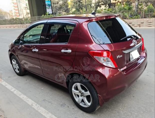 Toyota Vitz 1.3 FWD 5dr 2012 Maroon
