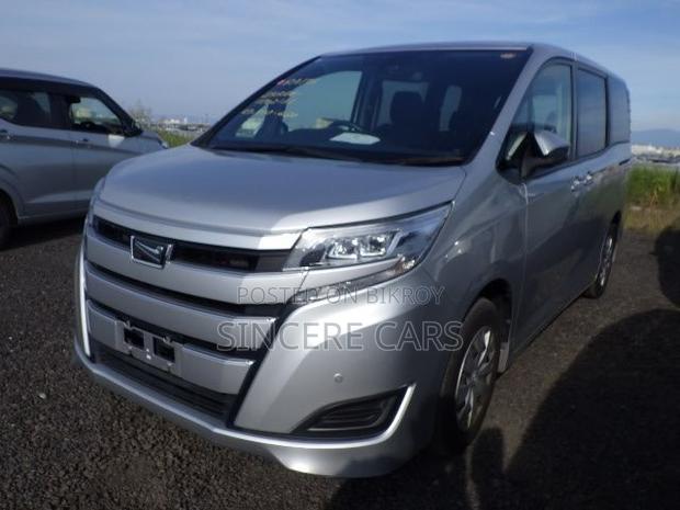 Toyota Noah 2021 Silver