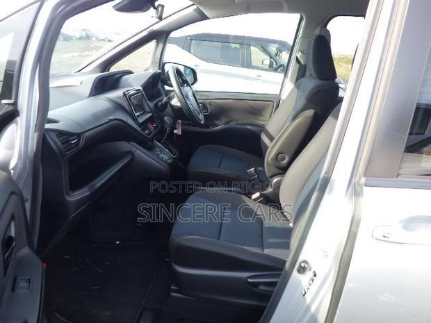Toyota Noah 2021 Silver