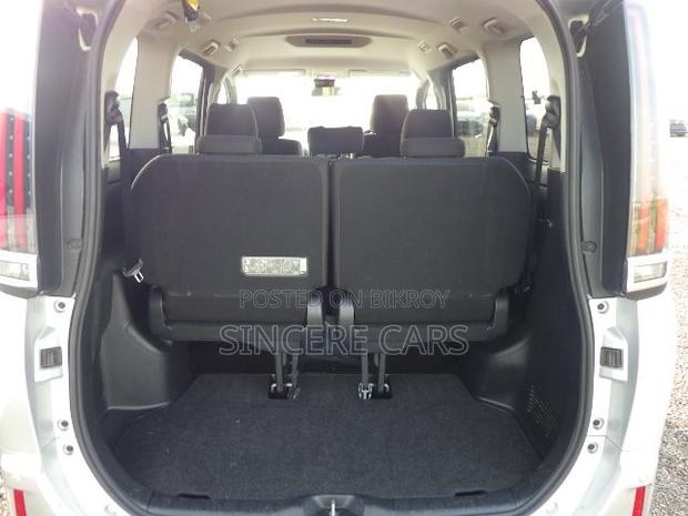 Toyota Noah 2021 Silver