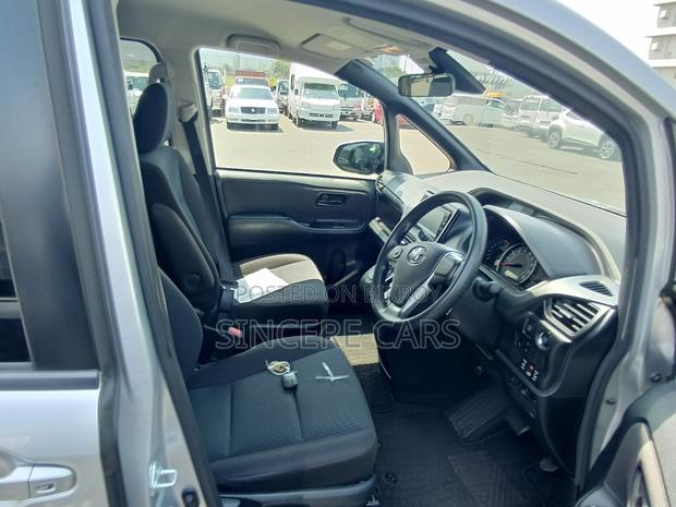 Toyota Noah 2021 Silver