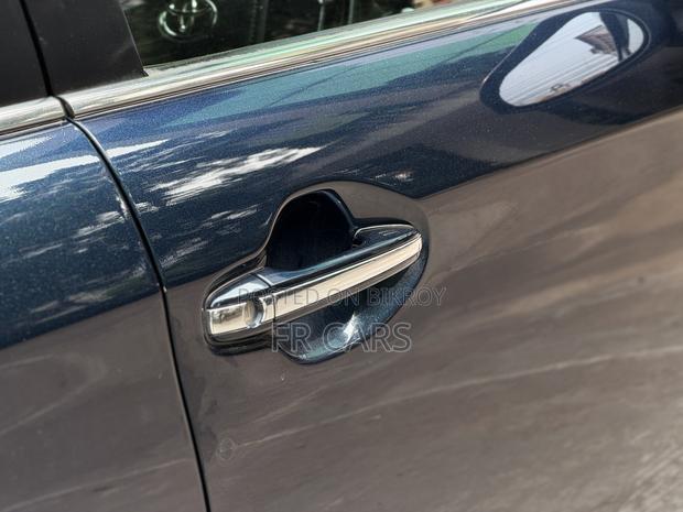 Toyota Corolla Fielder 1.5 Hybrid FWD 2018 Blue