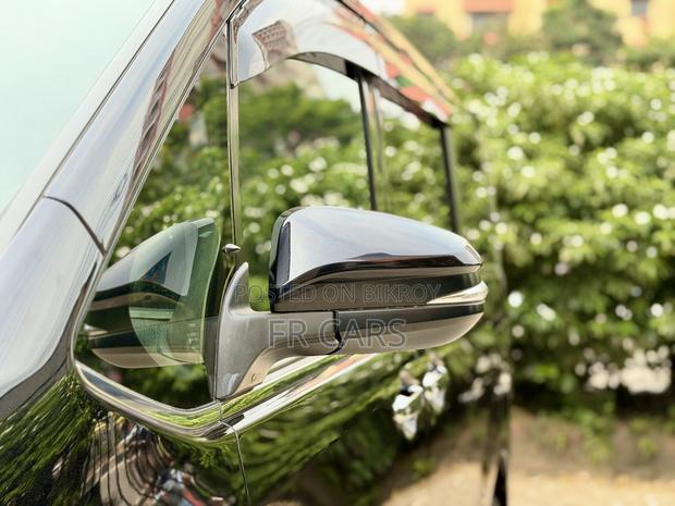 Toyota Esquire 1.8 FWD Hybrid (7 seater) 2019 Black