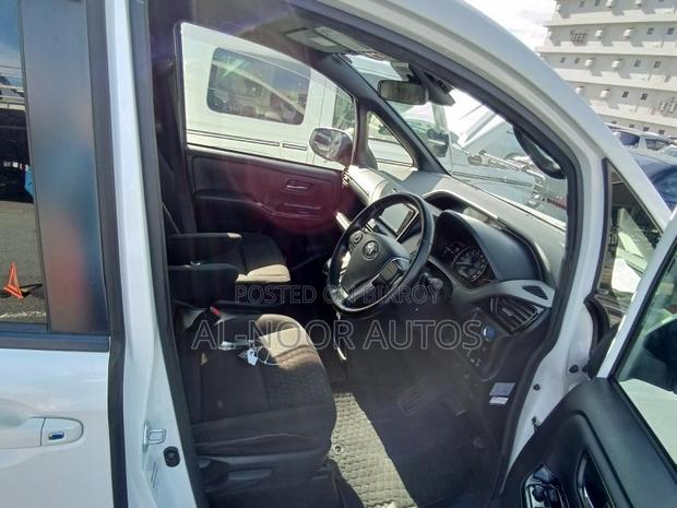 Toyota Noah 2021 Pearl