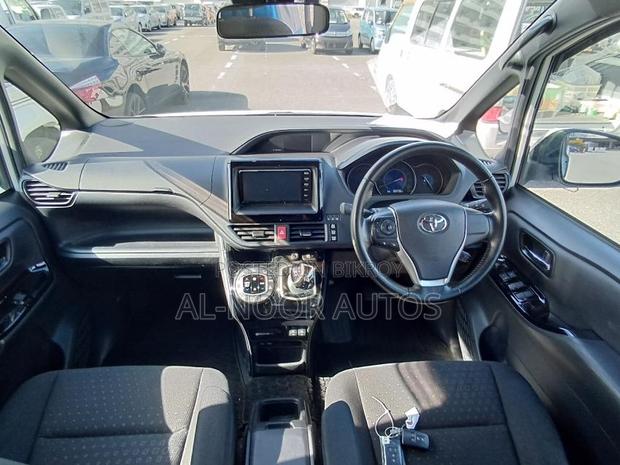 Toyota Noah 2021 Pearl