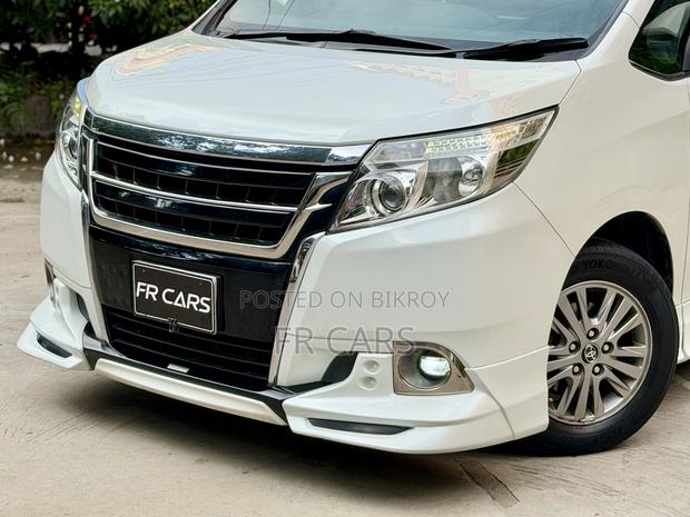 Toyota Esquire 2.0 FWD (7 seater) 2015 Pearl