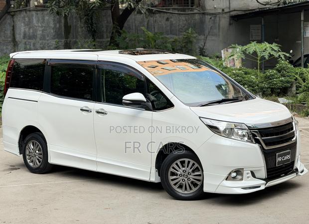Toyota Esquire 2.0 FWD (7 seater) 2015 Pearl