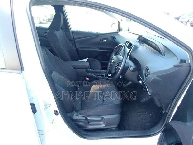 Toyota Prius L 2021 Pearl