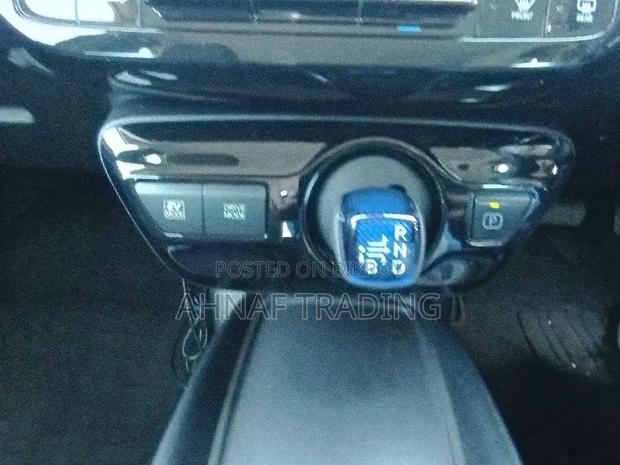 Toyota Prius L 2021 Pearl