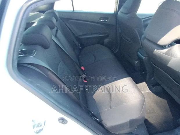 Toyota Prius L 2021 Pearl