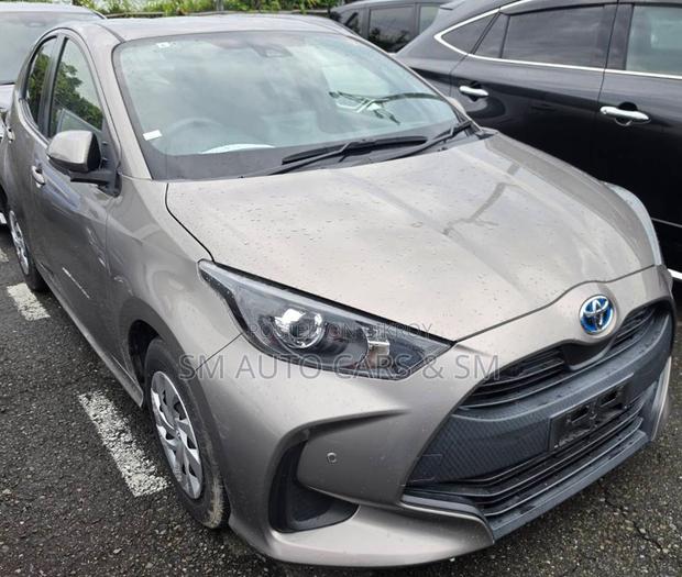 Toyota Yaris 2021 Brown