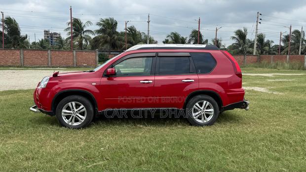 Nissan X-Trail 2011 Red