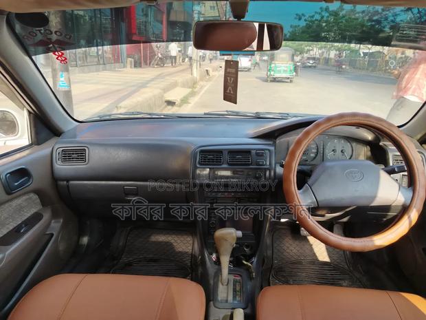 Toyota Corolla 1995 White