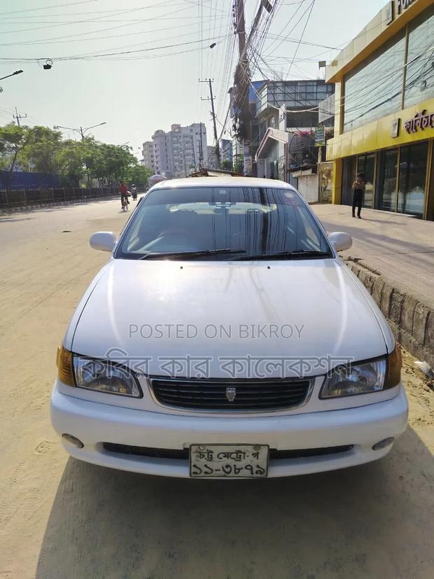 Toyota Corolla 1995 White