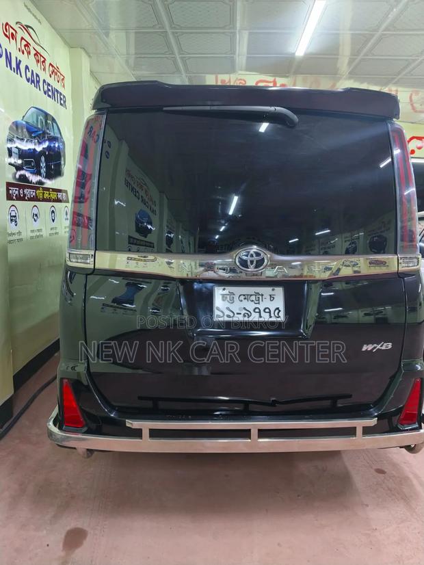 Toyota Noah 2.0 AWD (7 Seater) 2018 Black