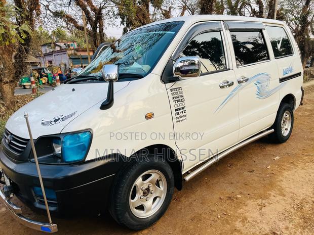 Toyota Noah 2005 White