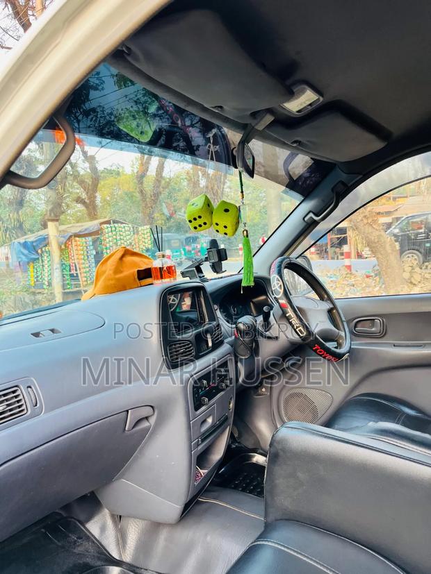 Toyota Noah 2005 White