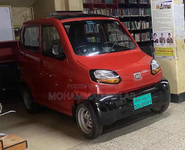 Bajaj Qute 2018 Red