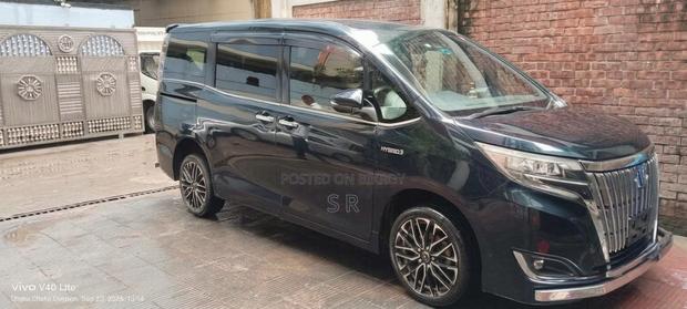 Toyota Esquire 1.8 FWD Hybrid (7 seater) 2018 Blue