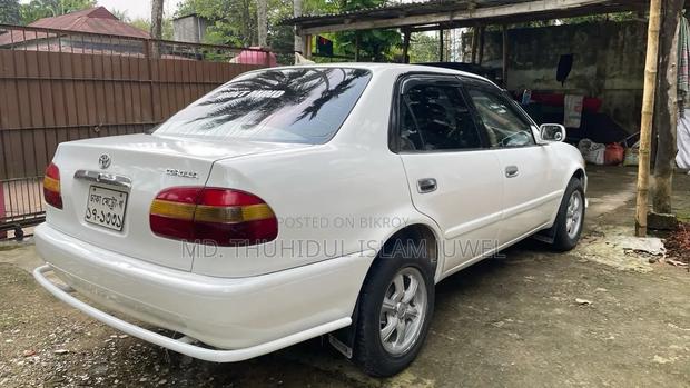 Toyota Corolla Automatic 1999 White