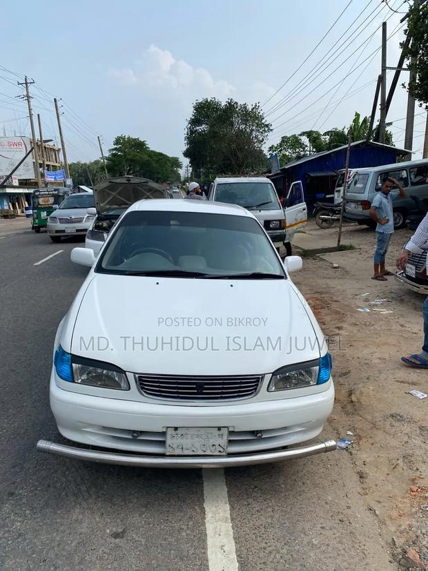 Toyota Corolla Automatic 1999 White