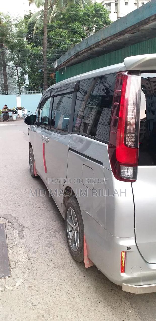 Toyota Noah 2.0 FWD (8 Seater) 2014 Silver