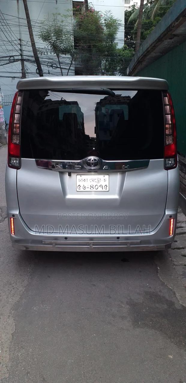 Toyota Noah 2.0 FWD (8 Seater) 2014 Silver
