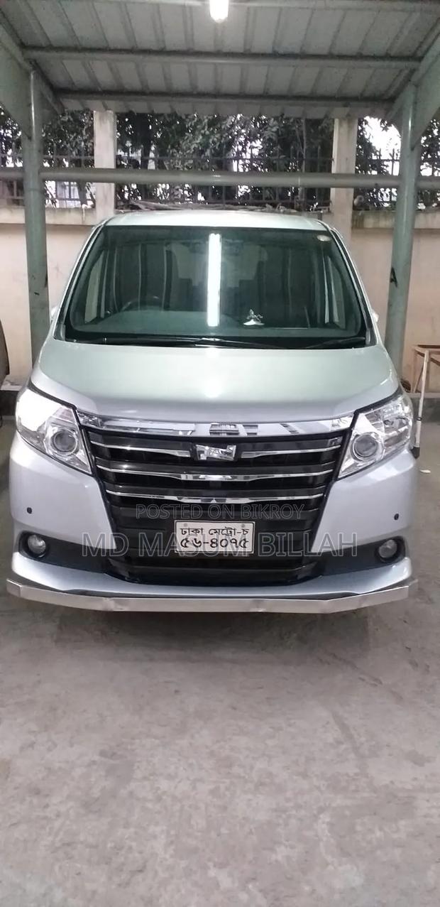 Toyota Noah 2.0 FWD (8 Seater) 2014 Silver