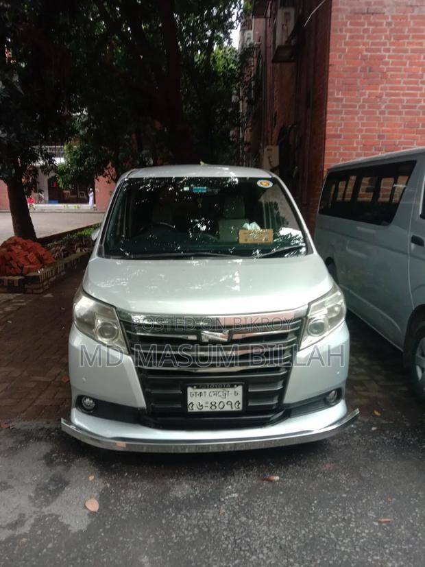 Toyota Noah 2.0 FWD (8 Seater) 2014 Silver