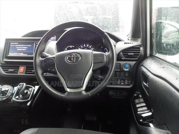 Toyota Noah 2021 Pearl