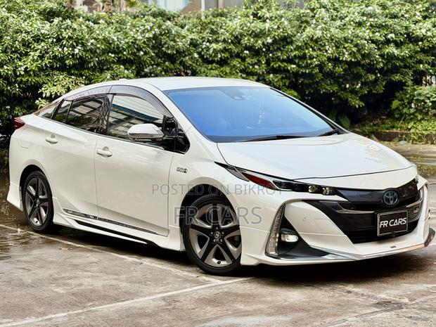 Toyota Prius Plug-In Hybrid Business Edition Plus 2019 White