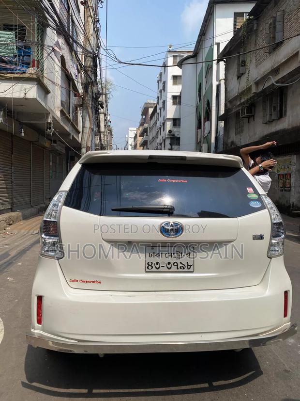 Toyota Prius Five 4dr Hatchback (1.8L 4cyl gas/electric hybrid CVT)