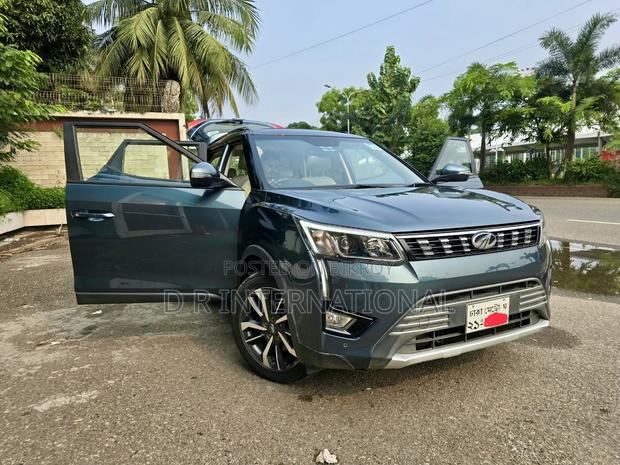 Mahindra XUV500 2021 Gray