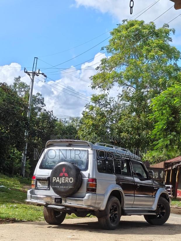 Mitsubishi Pajero 1990 Silver